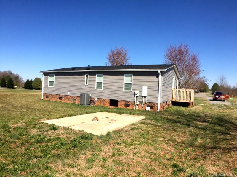 Property image 3 at 5021 Suncrest Farms Lane, Crouse, NC 28033