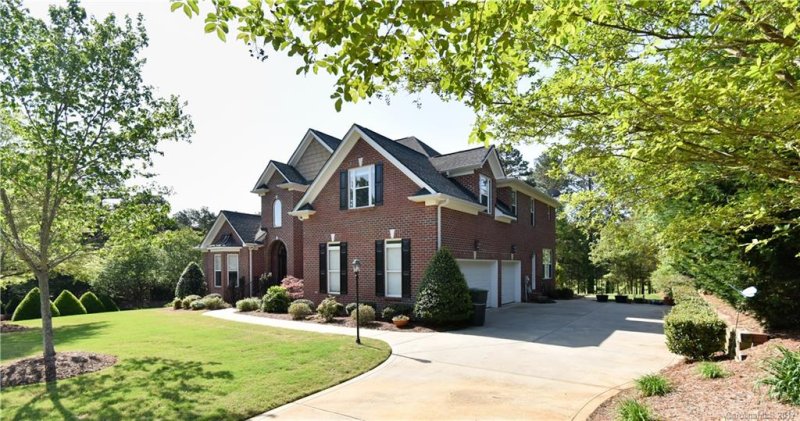 Property image 2 at 7418 Olde Sycamore Drive, Charlotte, NC 28227