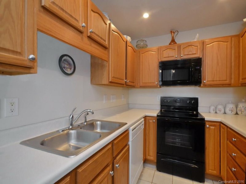 Property image 5 at 94 Rotunda Circle, Asheville, NC 28806