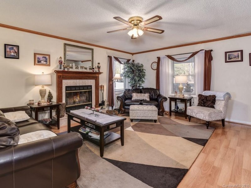 Property image 4 at 637 Burnside Trail, Hendersonville, NC 28792