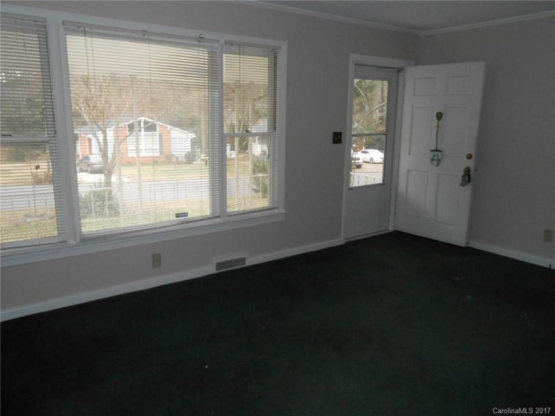 Property image 2 at 827 Wilbrown Circle, Charlotte, NC 28217