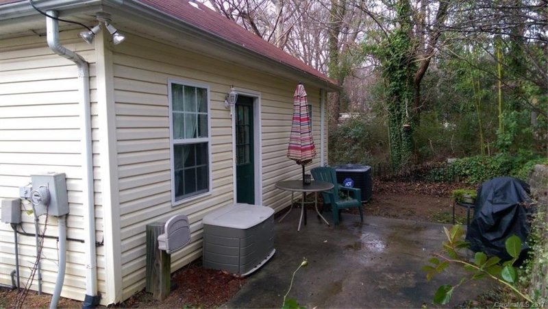 Property image 2 at 513 Underhill Lane, Mooresville, NC 28115