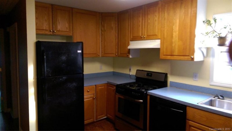 Property image 3 at 513 Underhill Lane, Mooresville, NC 28115