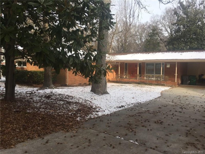 Property image 3 at 1300 Lynbrook Drive, Charlotte, NC 28211