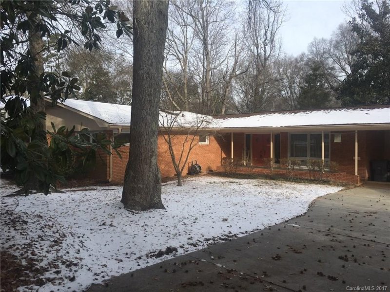 Property image 4 at 1300 Lynbrook Drive, Charlotte, NC 28211