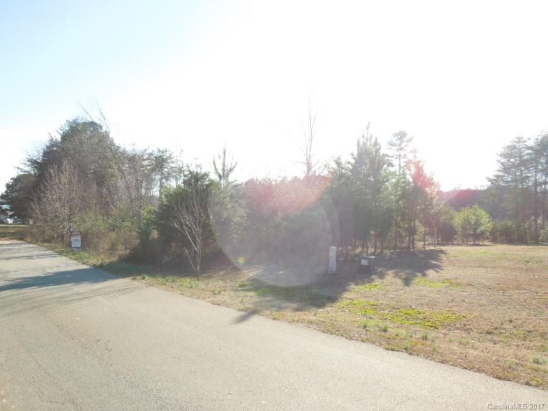 Property image 3 at 5281 Ridge Lane Circle, Sherrills Ford, NC 28673