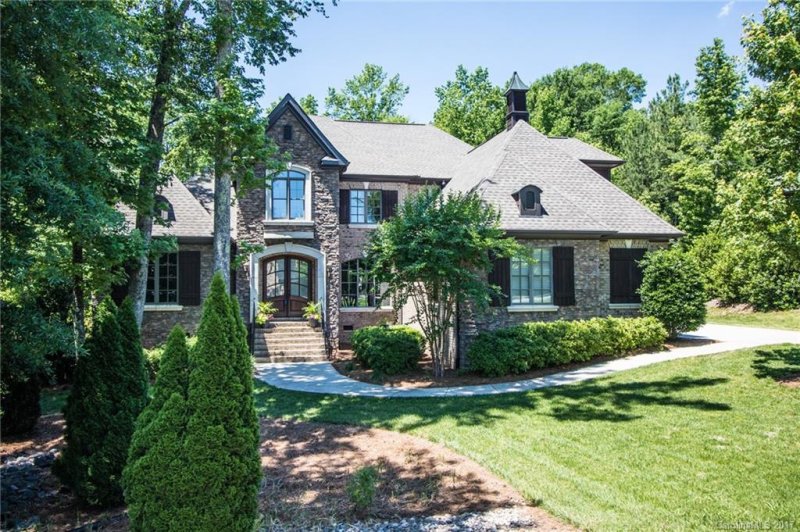 8233 Victoria Lake Drive