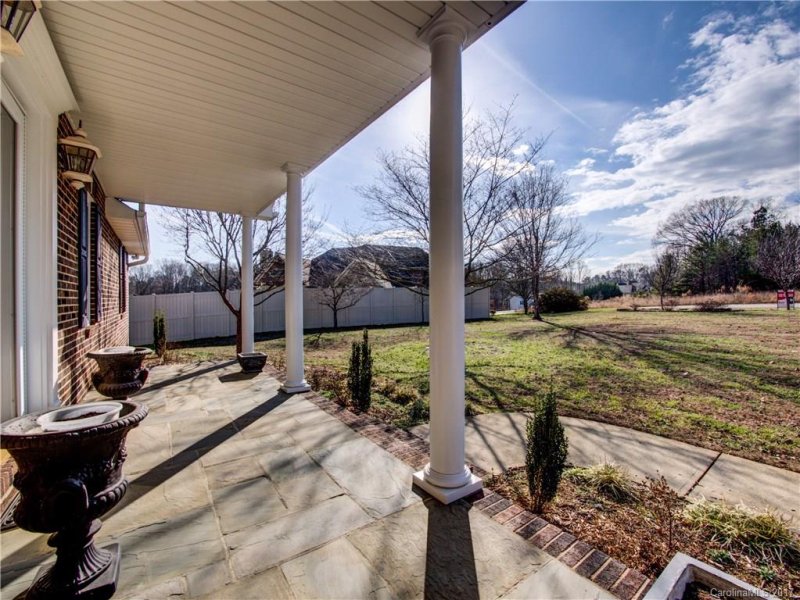 Property image 2 at 112 Haley Court, Mooresville, NC 28115