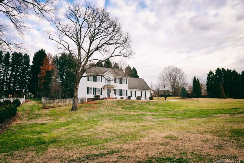 Property image 3 at 305 Meadow Green Drive, Salisbury, NC 28147