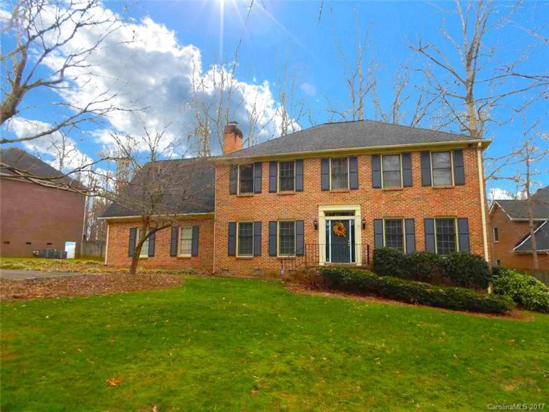 2792 Oakhurst Drive