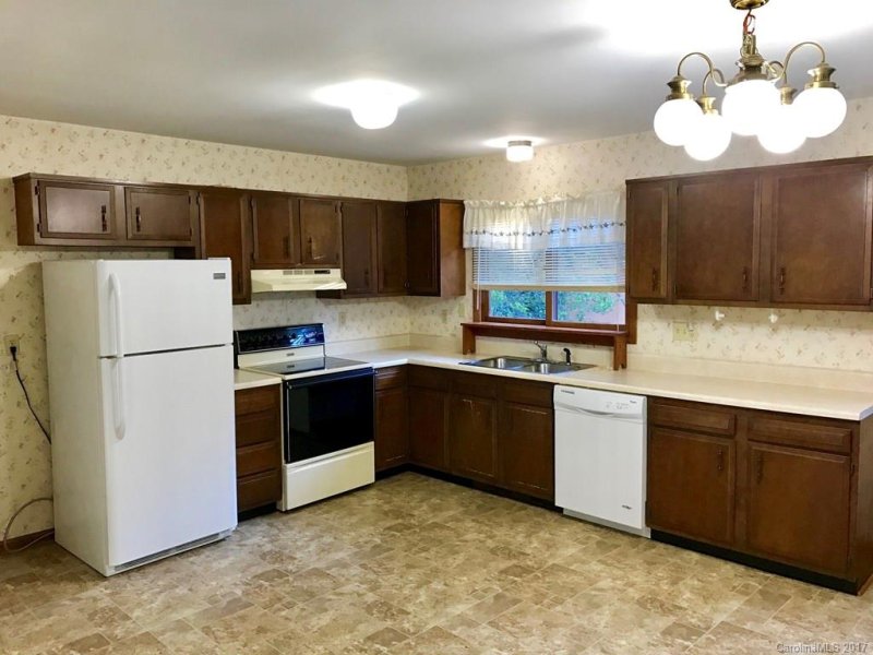 Property image 2 at 9 Coventry Court, Fletcher, NC 28732