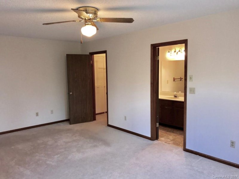 Property image 4 at 9 Coventry Court, Fletcher, NC 28732