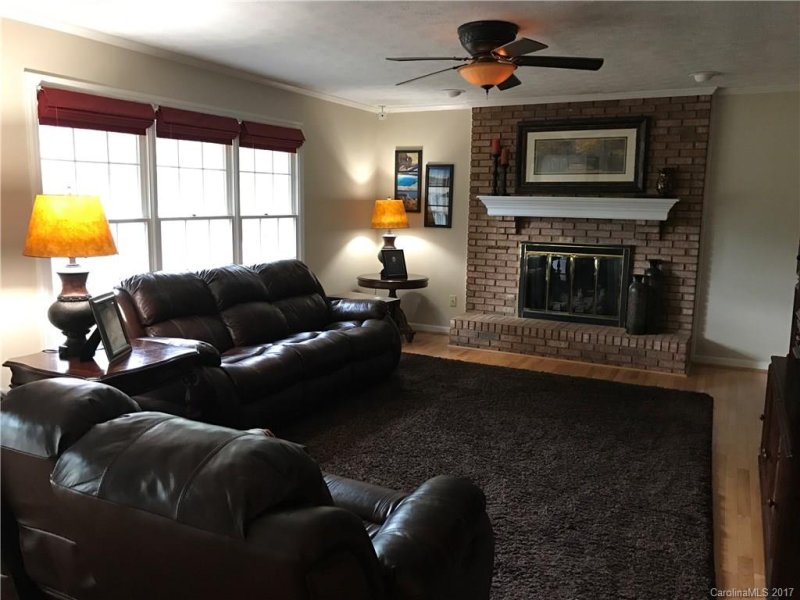 Property image 2 at 396 Viewcrest Drive, Hendersonville, NC 28739