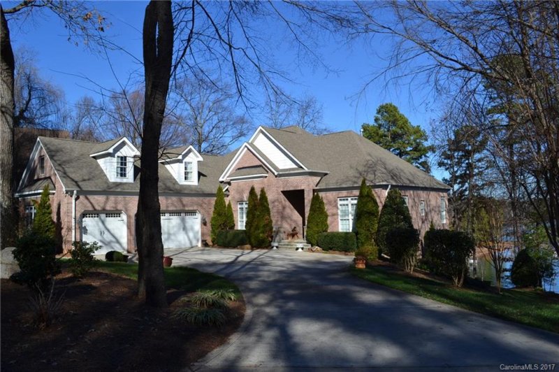 8065 Bay Pointe Drive