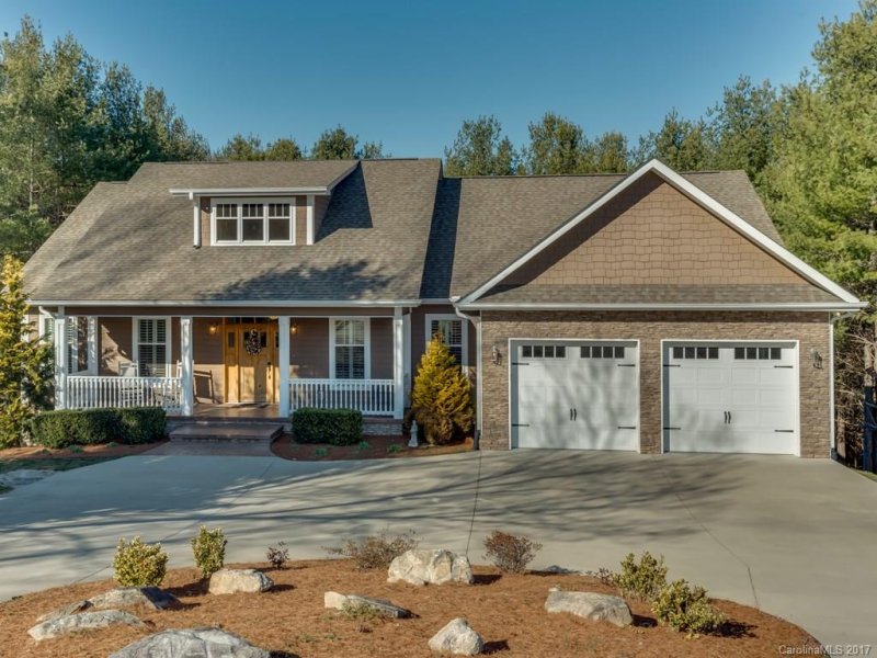 3015 Hickory Nut Trail