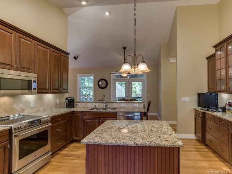 Property image 5 at 3015 Hickory Nut Trail, Hendersonville, NC 28739