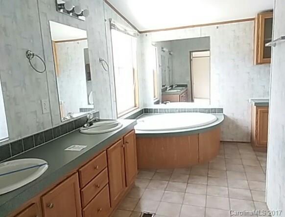 Property image 5 at 151 Castle Court, Kings Mountain, NC 28086