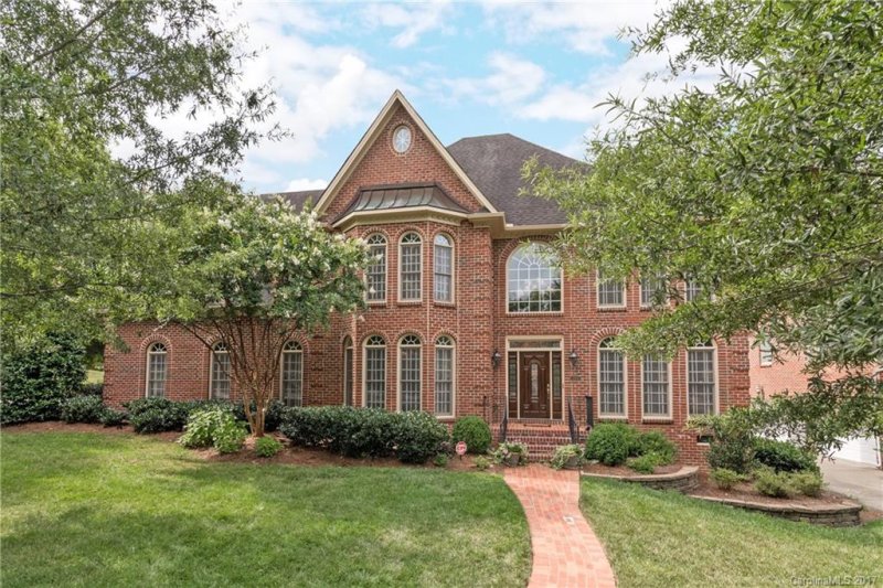 2203 Humberview Lane