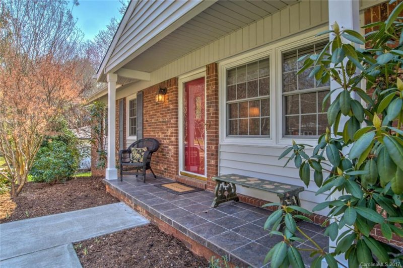 Property image 2 at 4 Fernbrook Place, Asheville, NC 28804