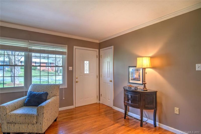 Property image 3 at 4 Fernbrook Place, Asheville, NC 28804