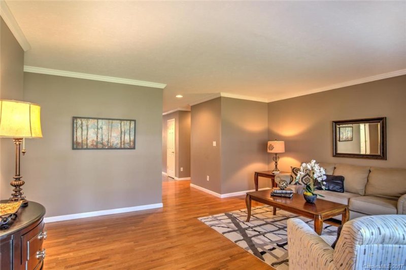 Property image 4 at 4 Fernbrook Place, Asheville, NC 28804