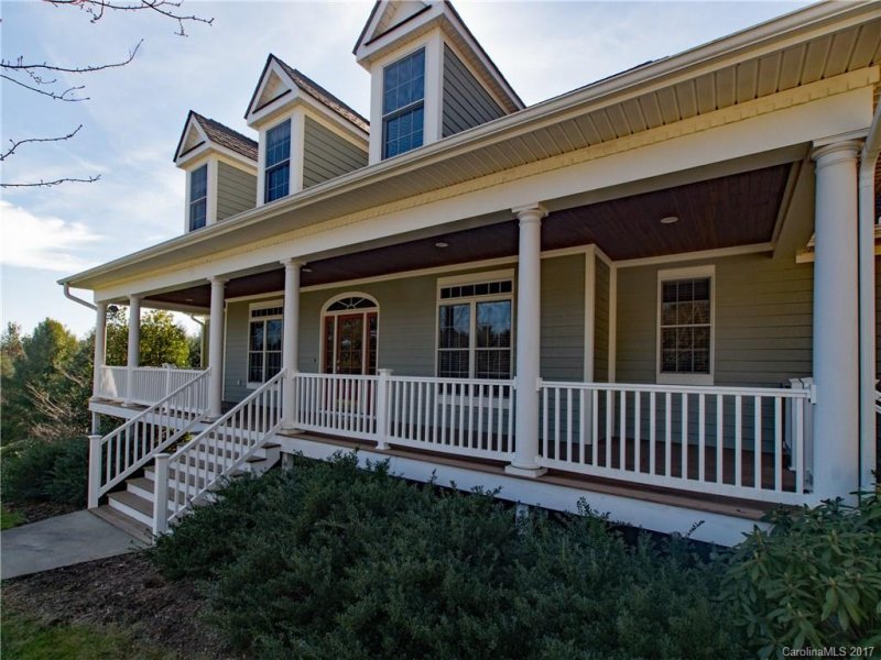 Property image 2 at 910 Rickel Drive, Hendersonville, NC 28739