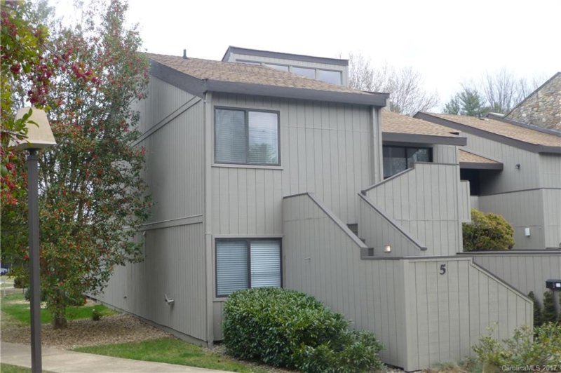 Property image 2 at 5 Lakemoor Lane, Hendersonville, NC 28739