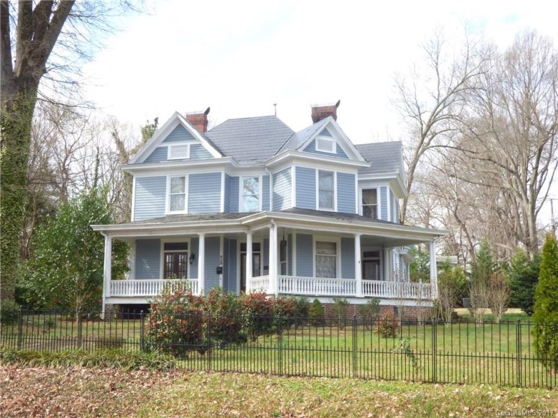 606 S Mulberry Street