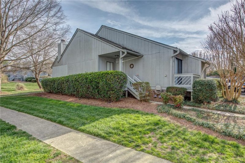 Property image 3 at 100 Willow Run Drive, Gastonia, NC 28056