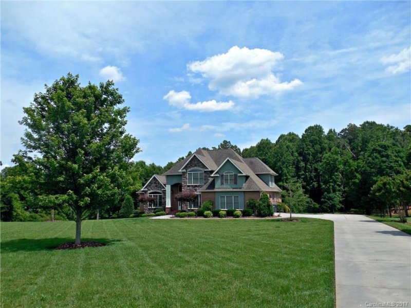 Property image 2 at 142 Cedar Lake Drive, Statesville, NC 28625