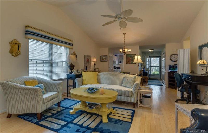 Property image 2 at 2 S Woodridge View Court, Hendersonville, NC 28791