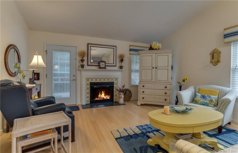 Property image 3 at 2 S Woodridge View Court, Hendersonville, NC 28791