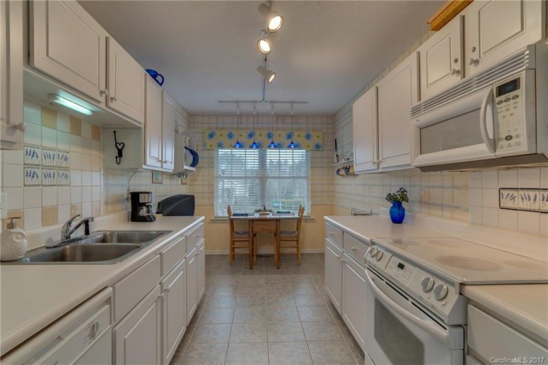 Property image 5 at 2 S Woodridge View Court, Hendersonville, NC 28791