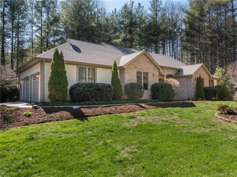 Property image 2 at 203 Deerpath Lane, Hendersonville, NC 28739