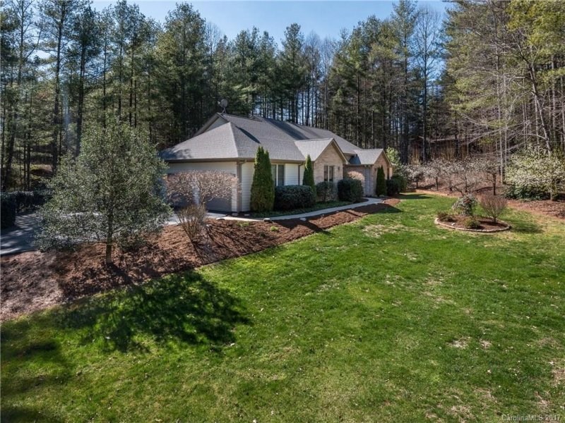 Property image 3 at 203 Deerpath Lane, Hendersonville, NC 28739