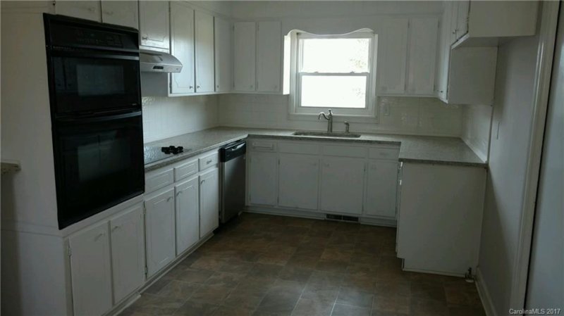 Property image 2 at 1010 Little Rock Road, Charlotte, NC 28214