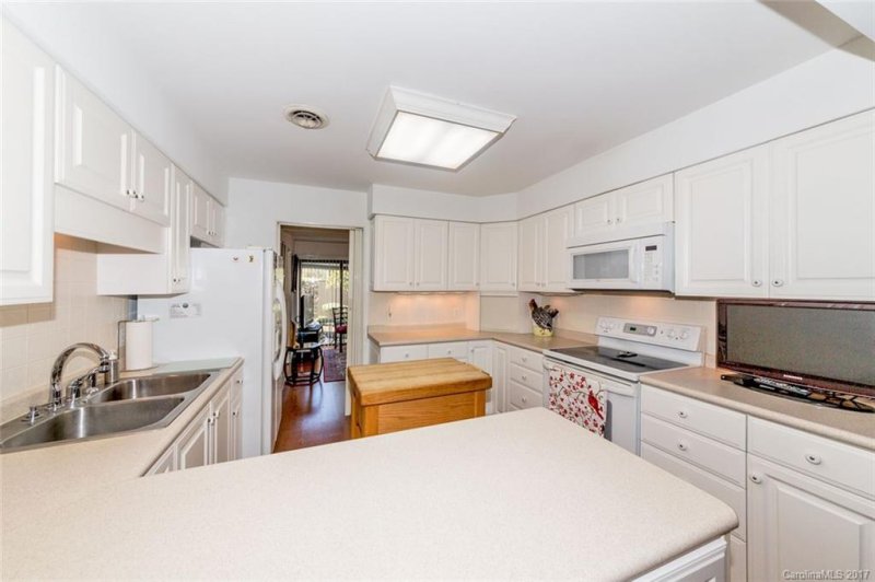 Property image 4 at 2 Lakemoor Lane, Hendersonville, NC 28739