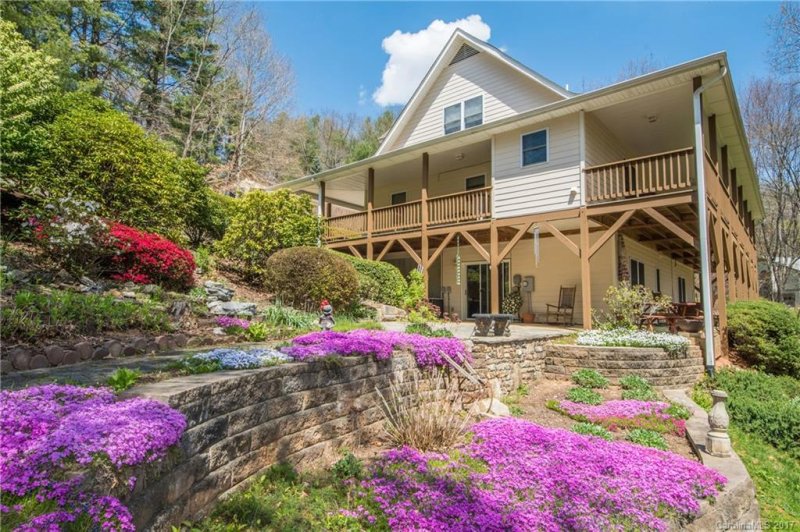 Property image 3 at 501 Oak Ridge Drive, Clyde, NC 28721