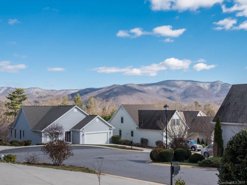 Property image 3 at 105 Willow Oak Drive, Asheville, NC 28805