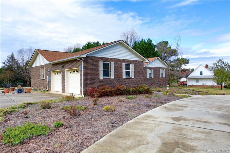 1231 Rabbit Run Road
