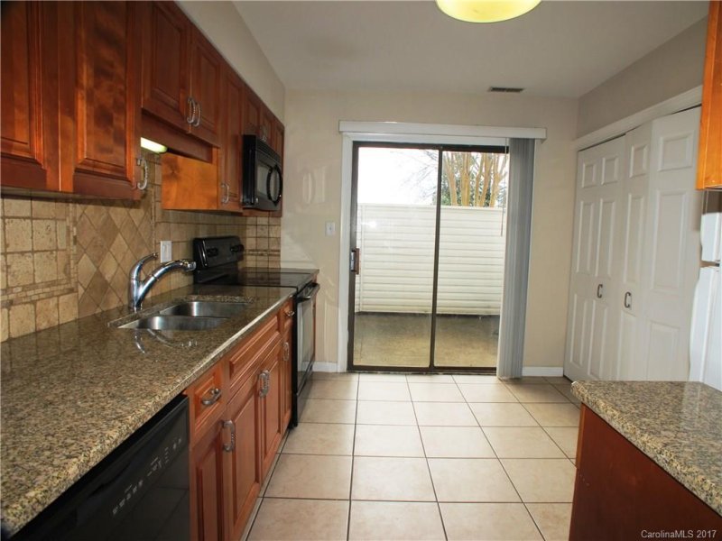 Property image 4 at 7802 Hummingbird Lane, Charlotte, NC 28212