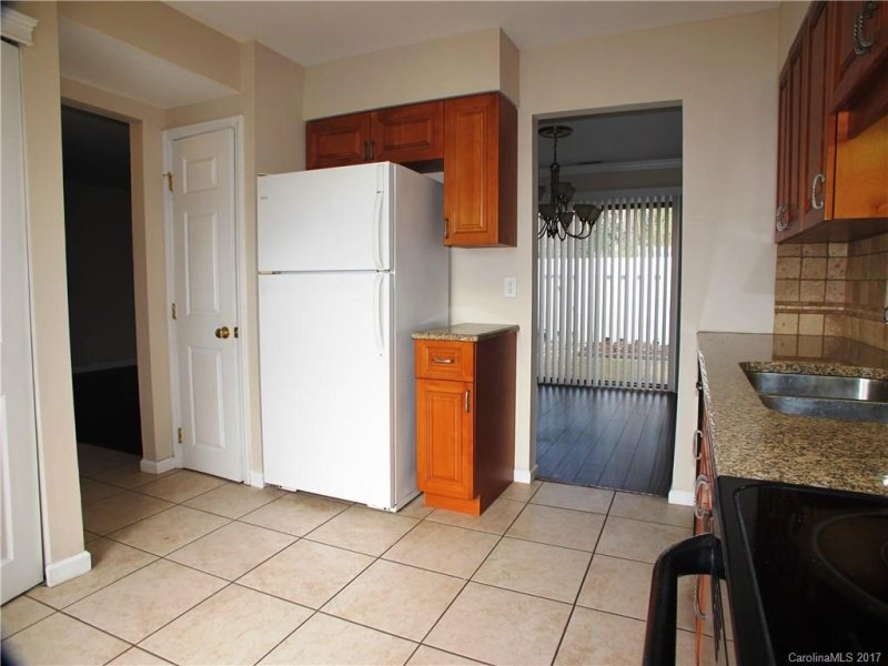 Property image 5 at 7802 Hummingbird Lane, Charlotte, NC 28212