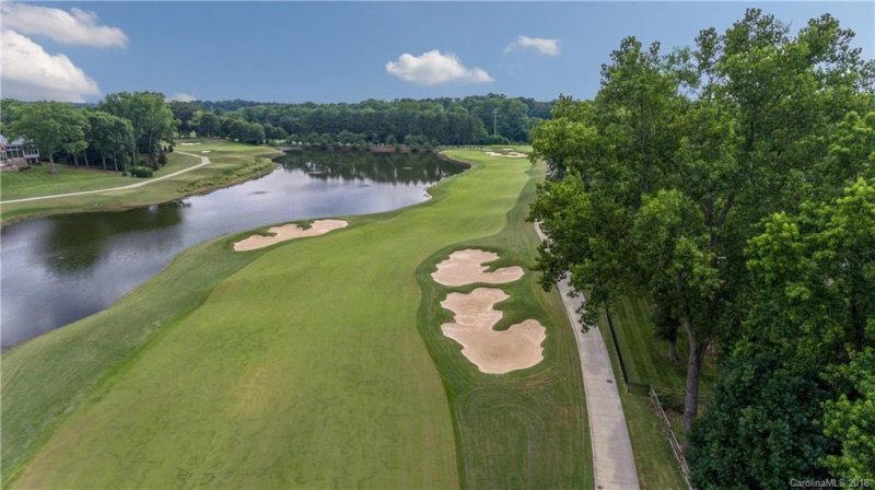 Property image 4 at 4522 N Parview Drive, Charlotte, NC 28226