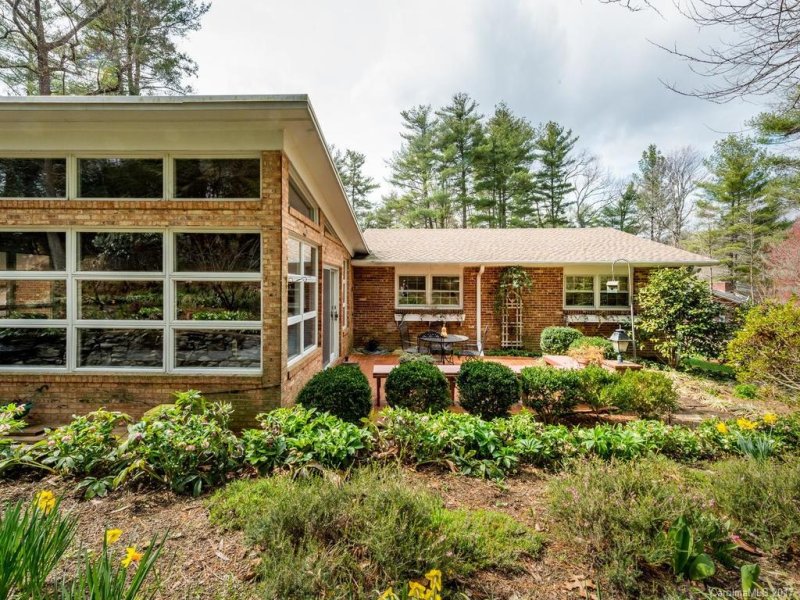 Property image 3 at 928 Toxaway Court, Hendersonville, NC 28791