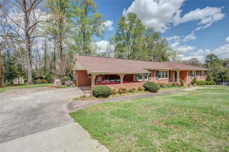 Property image 2 at 210 Peachtree Street, Belmont, NC 28012