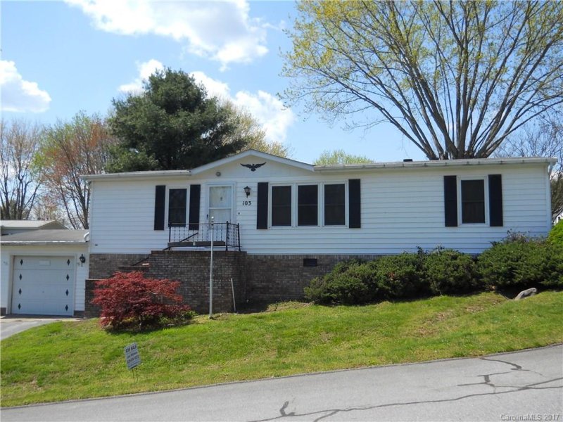 Property image 2 at 103 Cumberland Drive, Hendersonville, NC 28739