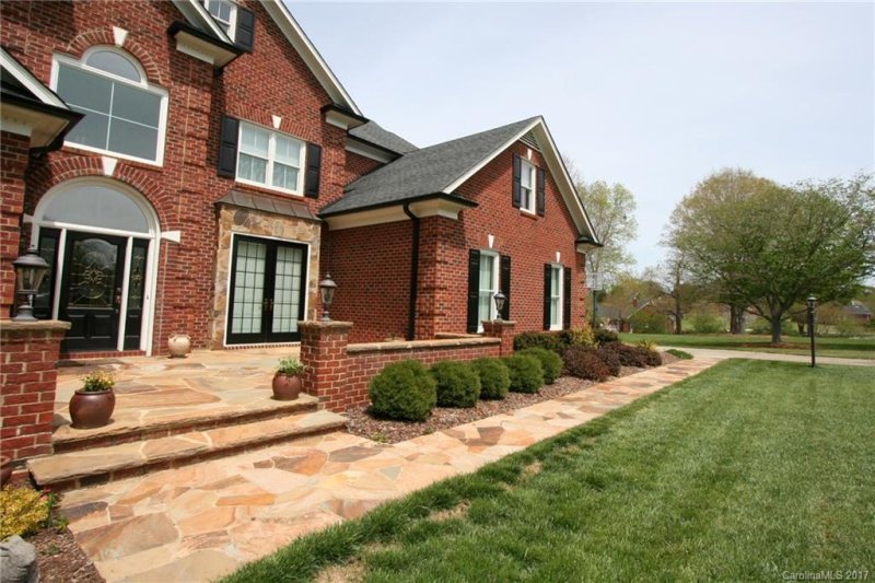 Property image 2 at 1050 Heather Glen Drive, Matthews, NC 28104