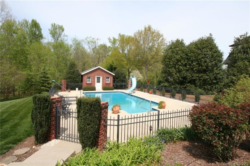 Property image 3 at 1050 Heather Glen Drive, Matthews, NC 28104