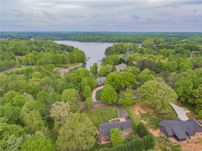 Property image 2 at 5136 Mountain Point Lane, Charlotte, NC 28216