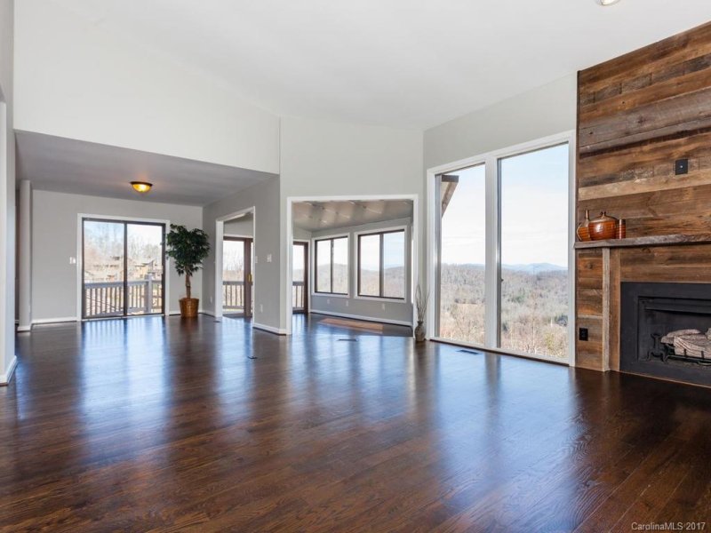 Property image 2 at 129 Woodbridge Drive, Hendersonville, NC 28739